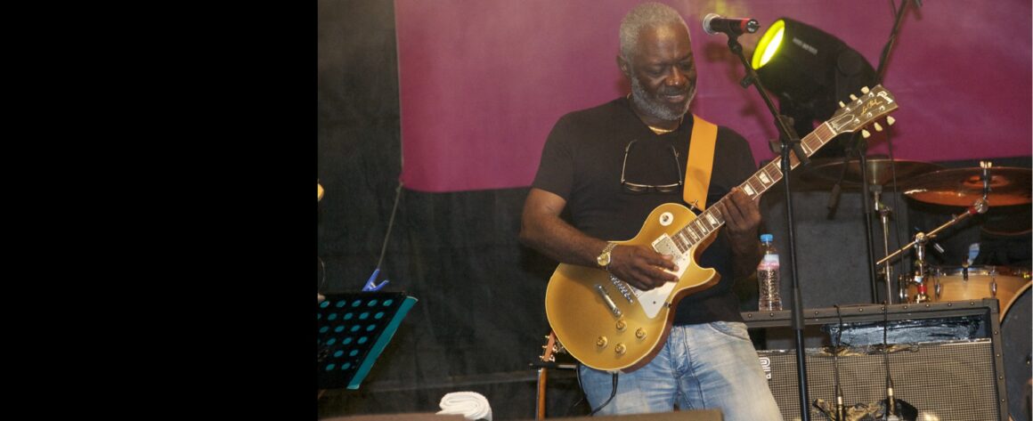 Jacob Félix Desvarieux, guitariste et co-fondateur du groupe Kassav', auteur, compositeur, interprète, producteur. Jacob Félix Desvarieux, guitariste et co-fondateur du groupe Kassav', auteur, compositeur, interprète, producteur.