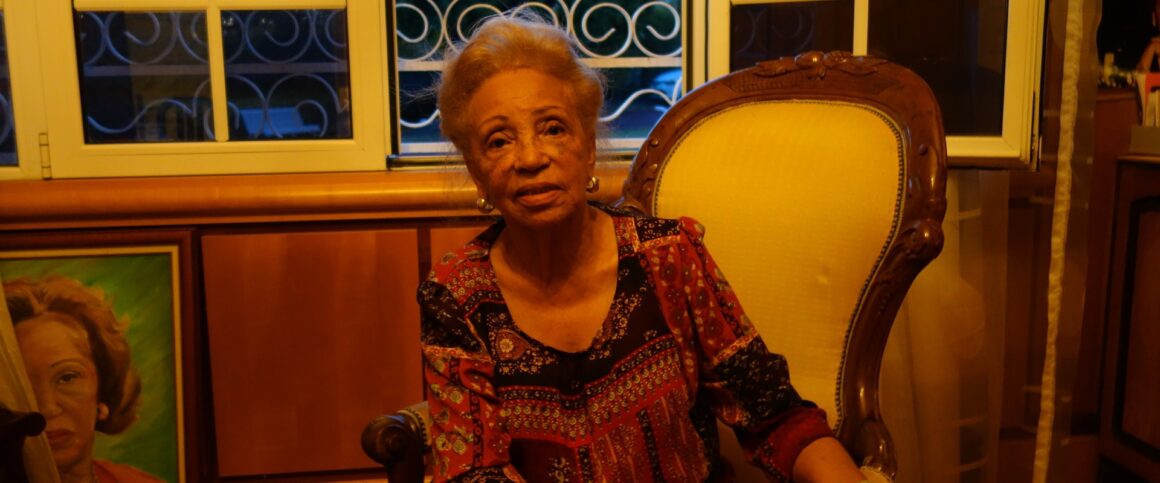 Lucette Michaux-Chevy ici à domicile à Gourbeyre, en avril 2019. Lucette Michaux-Chevy ici à domicile à Gourbeyre, en avril 2019.