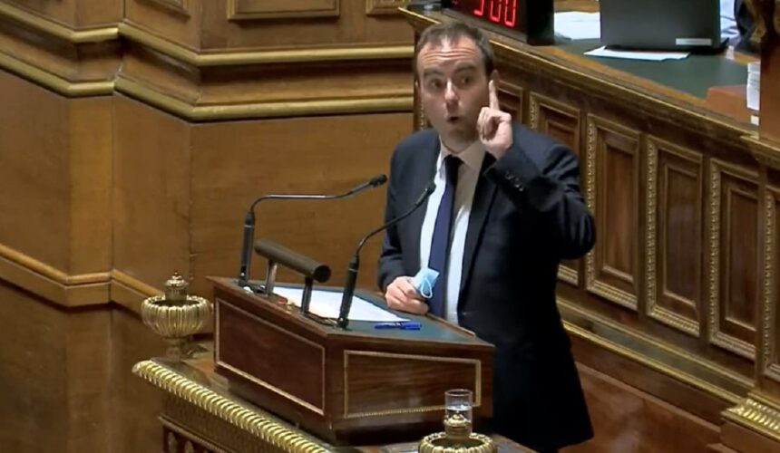 À la tribune du Sénat mercredi 1er décembre, le ministre des Outre-mer Sébastien Lecornu voit dans les propos d'Ary Chalus qui soutient que "ce sont les Guadeloupéens qui doivent décider pour la Guadeloupe et pas les députés et les sénateurs à Paris" une remise en cause du statut juridique du département où la loi de la République à vocation à s'appliquer. "Adapter n'est pas différencier" soutient le ministre pour qui "adapter une loi qui s'applique à des fonctionnaires hospitaliers relève de l'autonomie".