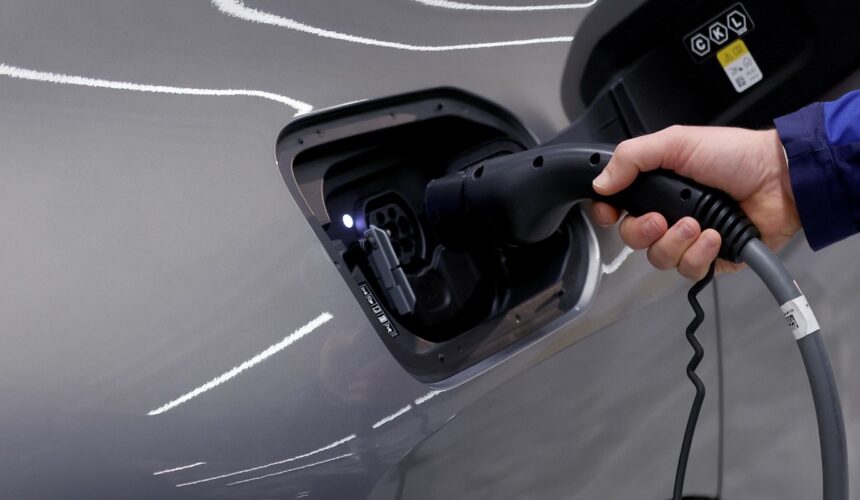 Dans la course au lithium, la France prévoit l’une des plus grandes mines d’Europe d’ici 2027