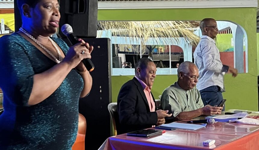 25 février "An Kanla" aux Abymes, les sénateurs Victoire Jasmin (PS), Victorin Lurel (PS), les députés Christian Baptiste (apparenté PS) et Elie Califer (apparenté PS) alertent sur les méfaits de la loi de réforme des retraites en Guadeloupe.