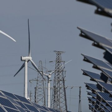 Eolien et solaire ont fourni 12% de l’électricité mondiale en 2022, un record dans l’ombre du charbon Eolien et solaire ont fourni 12% de l’électricité mondiale en 2022, un record dans l’ombre du charbon