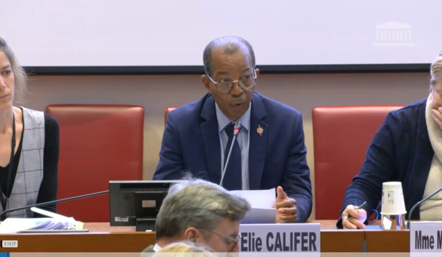 Mercredi 14 février 2024, la commission des affaires sociales de l’Assemblée nationale examine la proposition de loi visant à reconnaître la responsabilité de l’État et à indemniser les victimes du chlordécone dont le rapporteur est le député Guadeloupe Élie Califer.