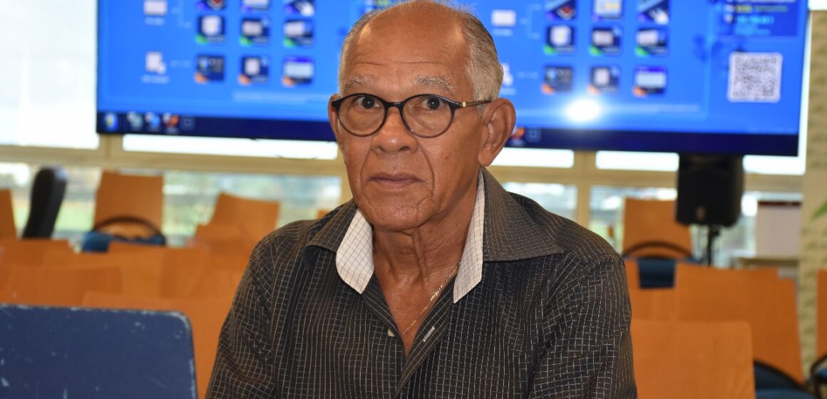 Edouard Geoffroy, auteur d’une analyse économique de la viabilité de la filière, vendredi 23 février 2024 à la Chambre d’agriculture de Guadeloupe. Les présidents de Région et Département étaient invités par les planteurs de canne en colère. Edouard Geoffroy, auteur d’une analyse économique de la viabilité de la filière, vendredi 23 février 2024 à la Chambre d’agriculture de Guadeloupe. Les présidents de Région et Département étaient invités par les planteurs de canne en colère.