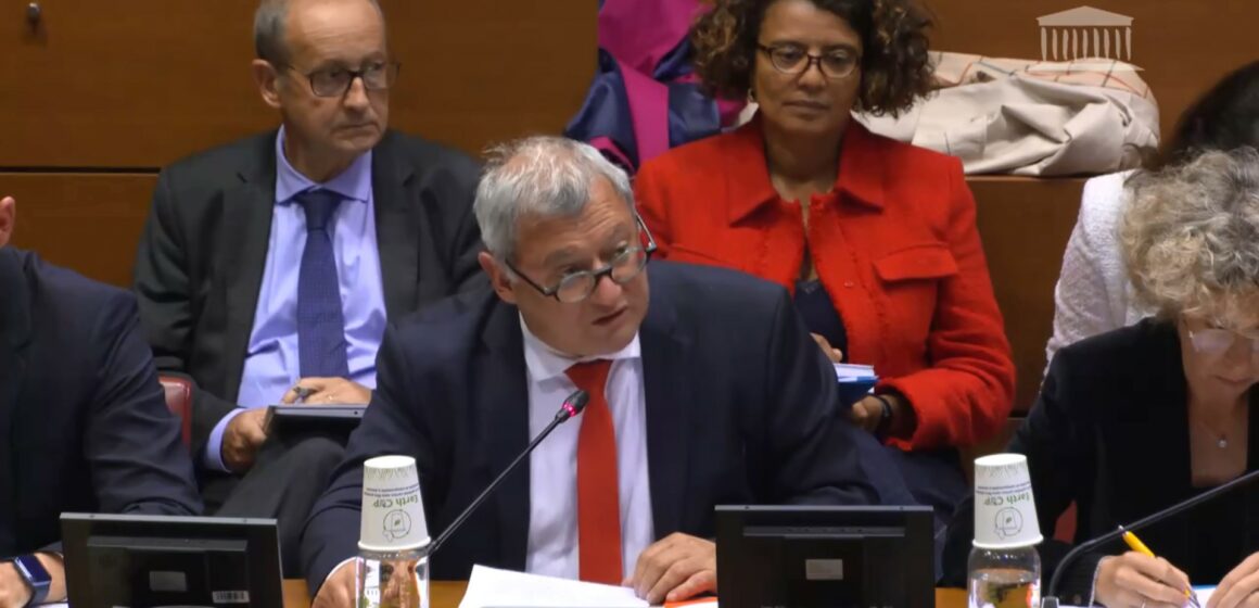 Le rapport parlementaire consacré au chlordécone et aux dégâts provoqués par les algues sargasses en Guadeloupe et en Martinique a été présenté mercredi 29 mai par Nicolas Sansu, député communiste du Cher et rapporteur spécial de la mission portant sur la gestion par l’État des crises du chlordécone et des sargasses. Capture d'écran Assemblée nationale Le rapport parlementaire consacré au chlordécone et aux dégâts provoqués par les algues sargasses en Guadeloupe et en Martinique a été présenté mercredi 29 mai par Nicolas Sansu, député communiste du Cher et rapporteur spécial de la mission portant sur la gestion par l’État des crises du chlordécone et des sargasses. Capture d'écran Assemblée nationale