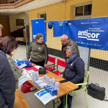 Le 31 mai 2024, le stand d'Anticor au Festival Faire Autrement dédié à mieux faire vivre la démocratie, la préservation des ressources et l’innovation collective. Photo : Anticor Le 31 mai 2024, le stand d'Anticor au Festival Faire Autrement dédié à mieux faire vivre la démocratie, la préservation des ressources et l’innovation collective. Photo : Anticor
