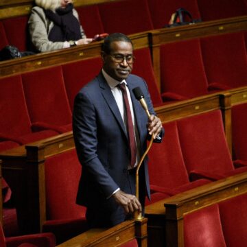 L'Assemblée nationale, Paris le 18 mars 2024. Le député de Guadeloupe Max Mathiasin intervient sur le report du renouvellement général des membres des congrès et assemblées de Nouvelle-Calédonie. Photo : Magali Cohen / Hans Lucas via AFP L'Assemblée nationale, Paris le 18 mars 2024. Le député de Guadeloupe Max Mathiasin intervient sur le report du renouvellement général des membres des congrès et assemblées de Nouvelle-Calédonie. Photo : Magali Cohen / Hans Lucas via AFP