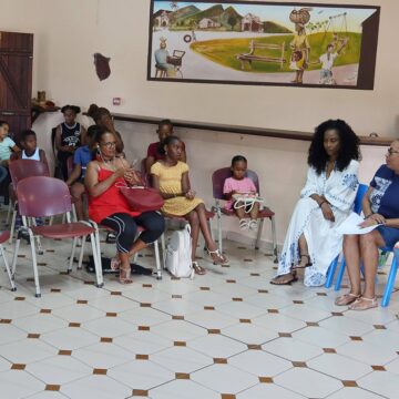 La journaliste Christine Kelly en action avec son association K d'Urgence d’aide aux familles, à Baie-Mahault le 9 aout 2024. Photo : Morel / Simax / Sipa La journaliste Christine Kelly en action avec son association K d'Urgence d’aide aux familles, à Baie-Mahault le 9 aout 2024. Photo : Morel / Simax / Sipa