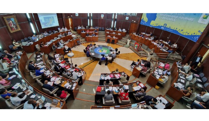 Les élus du conseil régional réunis vendredi 30 juin 2023 pour la 3e séance plénière salle des délibérations à Basse-Terre. FB Région Guadeloupe