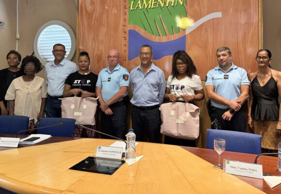 Mardi 18 février, la mairie a accueilli la présentation officielle des mallettes d’urgence conçues par le Collectif de femmes d’Outre-Mer et du monde. Photo : FB Ville de Lamentin