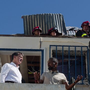 Une semaine après le passage du cyclone Garance, Manuel Valls, Ministre d'Etat, ministre des Outre-mer est à La Réunion auprès des sinistrés. Photo : Valerie Koch / Sipa Une semaine après le passage du cyclone Garance, Manuel Valls, Ministre d'Etat, ministre des Outre-mer est à La Réunion auprès des sinistrés. Photo : Valerie Koch / Sipa