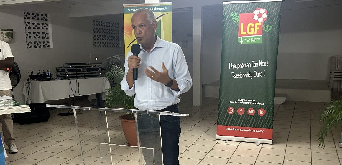 Photo d’illustration : Jean Dartron, président de la Ligue guadeloupéenne de football, lors de la cérémonie de récompense des clubs finalistes et demi-finalistes de la Coupe Région Guadeloupe, en novembre 2024. Crédit : Ligue Guadeloupéenne de Football Photo d’illustration : Jean Dartron, président de la Ligue guadeloupéenne de football, lors de la cérémonie de récompense des clubs finalistes et demi-finalistes de la Coupe Région Guadeloupe, en novembre 2024. Crédit : Ligue Guadeloupéenne de Football