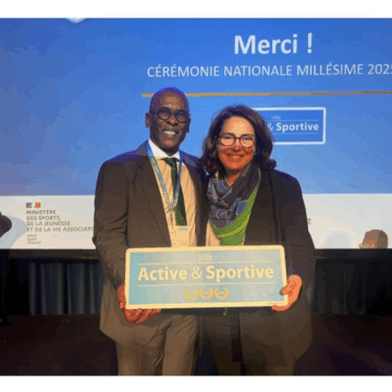 Harry Durimel, maire de Pointe-à-Pitre, reçoit le label "Ville active et sportive" lors de la cérémonie de remise à Nice, le 30 octobre. Photo : Ville de Pointe-à-Pitre