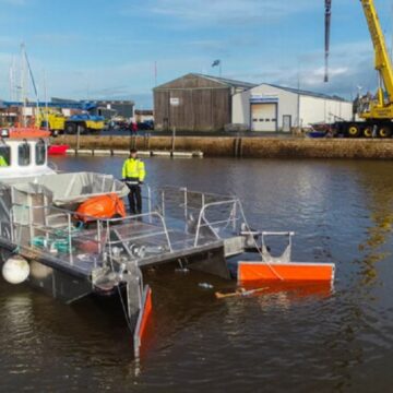 Image d'illustration du bateau amphibie collecteur d’algues Multi Cleaner 100, du constructeur breton Efinor sea cleaner. Photo : Efinor sea cleaner