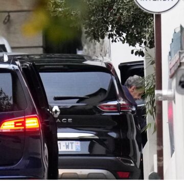 L'ancien président de la République Nicolas Sarkozy quitte sa voiture en arrivant à son domicile après sa libération de prison, lundi 10 novembre 2025 à Paris. Photo : Christophe Ena / AP / Sipa L'ancien président de la République Nicolas Sarkozy quitte sa voiture en arrivant à son domicile après sa libération de prison, lundi 10 novembre 2025 à Paris. Photo : Christophe Ena / AP / Sipa