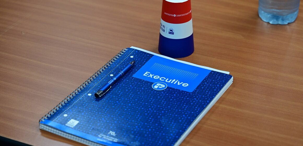 Photo d’illustration de l’agenda d’un cadre à la table d’une réunion de travail. Romain Doucelin / Sipa Photo d’illustration de l’agenda d’un cadre à la table d’une réunion de travail. Romain Doucelin / Sipa