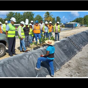 Visite de chantier de la station d'épuration de Folle Anse à Marie-Galante, le 16 janvier. Les travaux de rénovation, d'un montant de 4,5 millions d'euros, doivent être réceptionnés définitivement le 17 février. Photo : Préfecture de Guadeloupe Visite de chantier de la station d'épuration de Folle Anse à Marie-Galante, le 16 janvier. Les travaux de rénovation, d'un montant de 4,5 millions d'euros, doivent être réceptionnés définitivement le 17 février. Photo : Préfecture de Guadeloupe