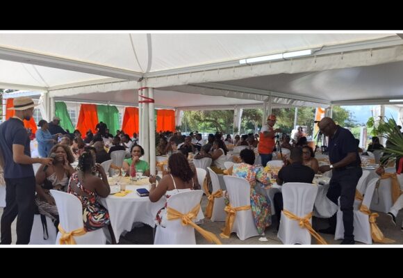 Cérémonie des vœux au personnel de la commune de Petit-Canal, sur le site de Duval, mercredi 14 janvier 2026. Le Maire a présenté ses vœux pour 2026, dressé le bilan de l'année 2025, évoqué quelques projets de 2026. Photo : Commune de Petit-Canal