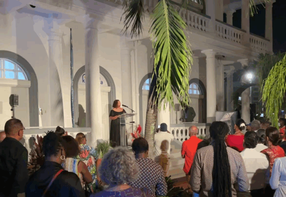 Les discours d'inauguration sur le parvis de la Maison Karukéra à Pointe-à-Pitre, marquent la renaissance officielle de ce bâtiment de 1927 en siège de l’action touristique du conseil départemental. Photo : Conseil départemental de Guadeloupe