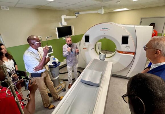Inauguration du nouveau scanner à l'hôpital Maurice Selbonne de Bouillante, le jeudi 29 janvier. Photo : Région Guadeloupe
