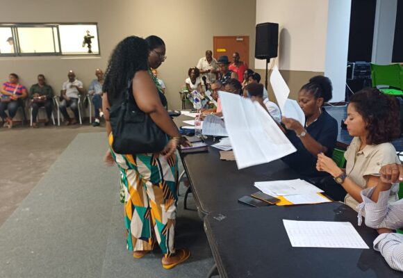 Bureau centralisateur de Baie-Mahault au soir du second tour des élections municipales 2026. Photo : Le Courrier de Guadeloupe