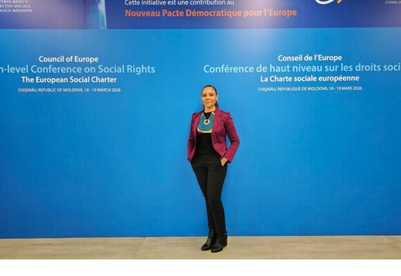 Sabrina Cajoly à la conférence ministérielle de Chisinau, Moldavie, « pour exiger le respect des droits humains dans les territoires dits d’Outre-mer » le 18 mars 2026. Photo : FB Sabrina Cajoly